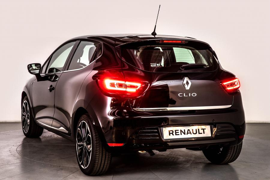  Renault Clio Moschino 2018 года  (фото 3 из 18)